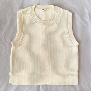 Uniqlo women's crew neck Cream Ivory Cotton Blend Sweater Vest XS